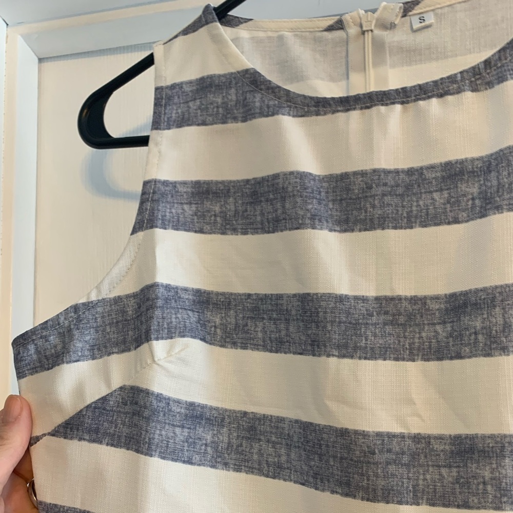 ❌SOLD❌ Boutique Romper blue and white striped NWOT Sz Small - Picture 3 of 8